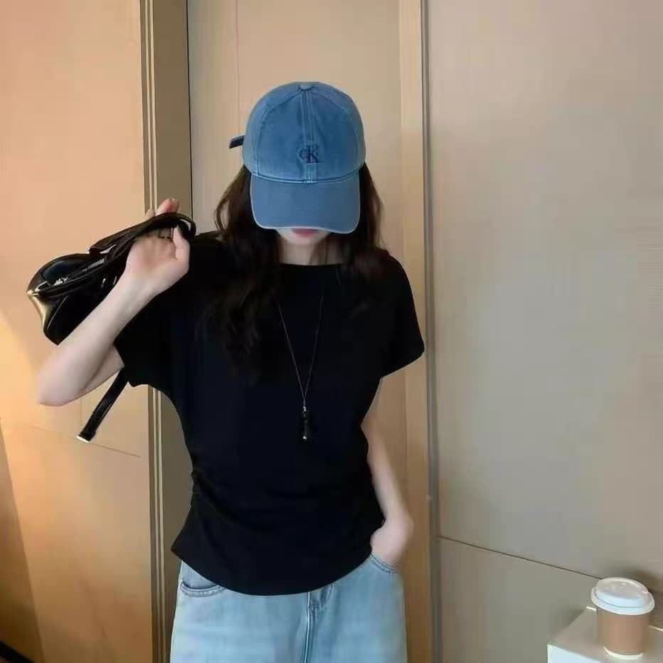 화이트 스트라이프 반팔 티셔츠 여성 여름 2026 새로운 허리 수축 슬림해 보이는 디자인 센스 얇은 스타일 주간 실크 동정 맨위 상세 이미지 5