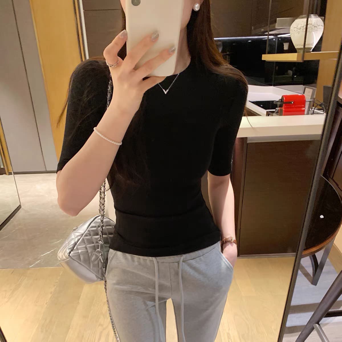 한 부서 회색 라운드 넥 긍정적 인 어깨 5 점 소매 티셔츠 여성 2026 이른 가을 새로운 인사이드 가져 가라. 몸매 가꾸기 슬림해 보이는 미니멀리즘 맨위 상세 이미지 1