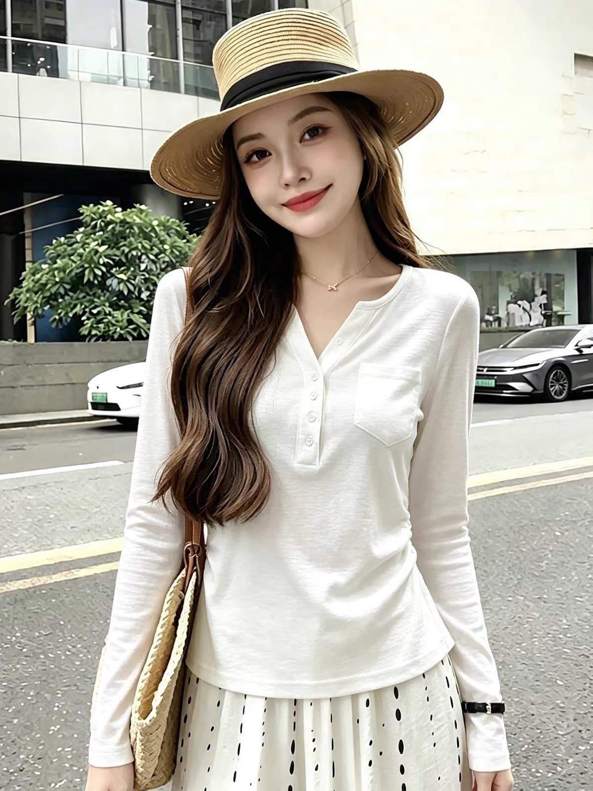 한 부서 반 개방 버클 V넥 주머니 디자인 센스 긴팔 티셔츠 여성 2026 이른 가을 새로운 몸매 가꾸기 측면 주름 맨위
