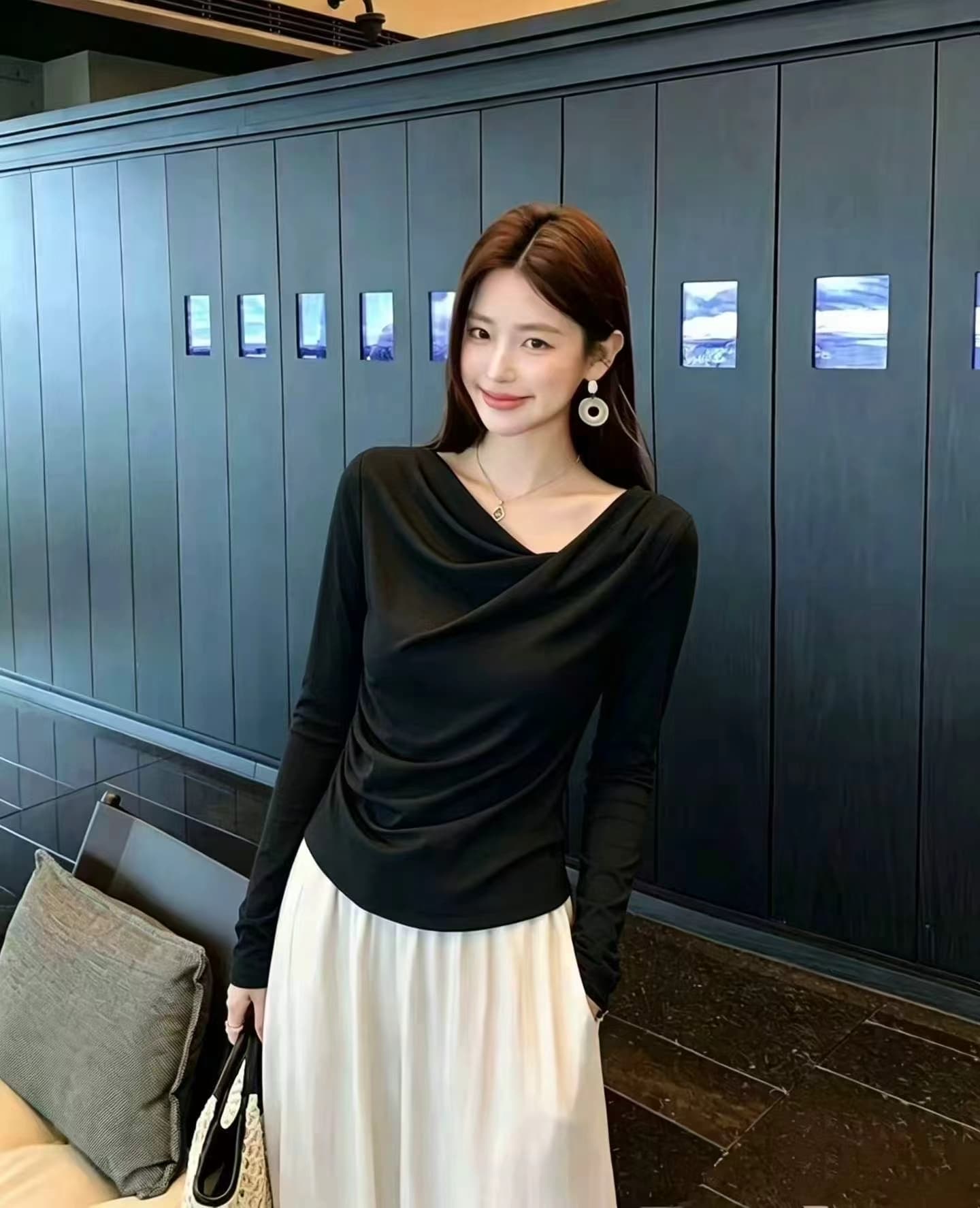 오프숄더 흔들다 칼라 긴팔 티셔츠 여성 비스듬한 어깨 의류 2026 새로운 봄 가을 오프숄더 외국 가스 기본 셔츠 인사이드 가져 가라. 가을 이미지 3