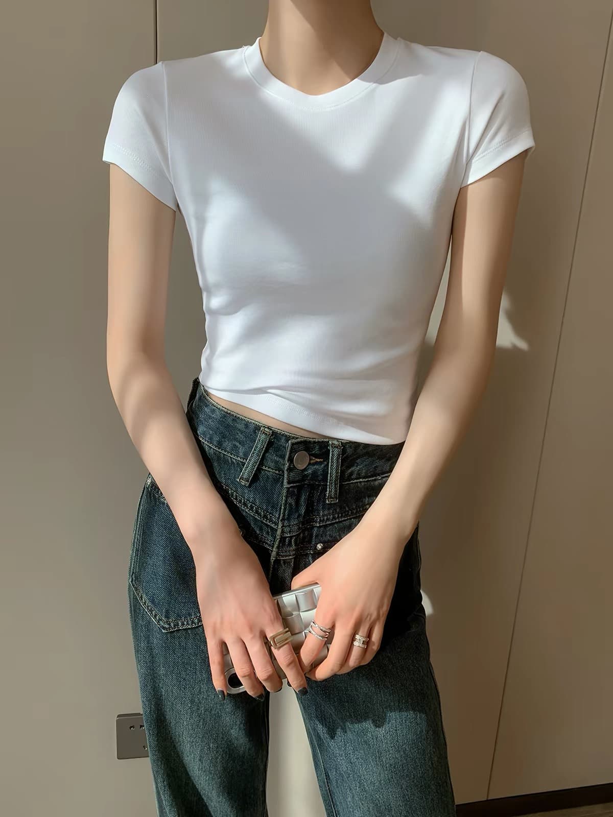 pinkeen 화이트 반팔 라운드 넥 티셔츠 여성 여름 2026 새로운 몸매 가꾸기 슬림해 보이는 면 센스 동정 쇼트 스타일 맨위