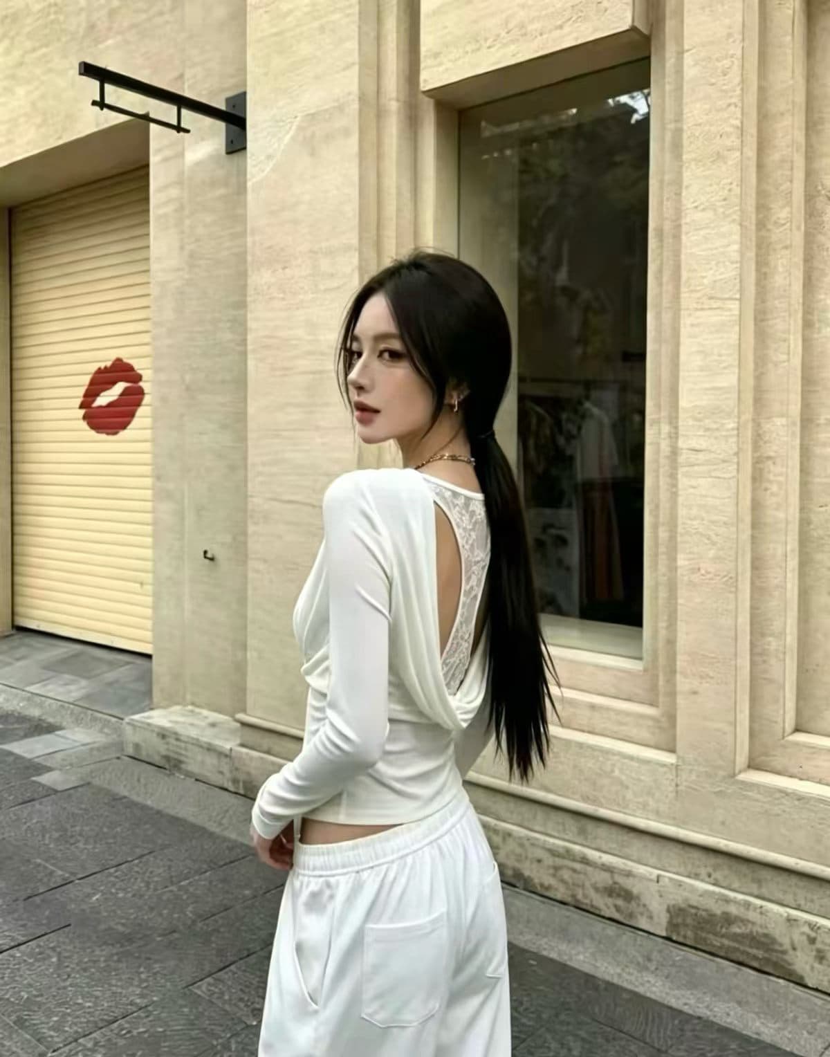 열세 개 2026 가을 순수한 욕망 바람 핫걸 광장 칼라 긴팔 티셔츠 여성 슬림해 보이는 뒤로 레이스 홀로우 아웃 맨위 이미지 3