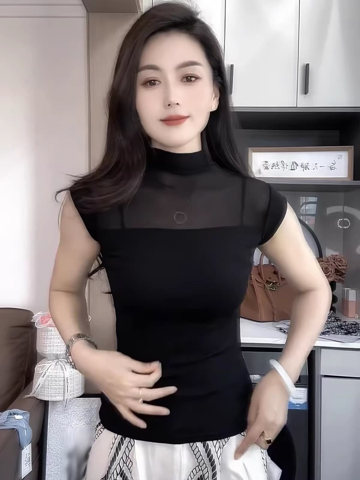 2026 여름 새로운 외국 가스 패션 디자인 센스 기본 셔츠 품격 반하이넥 망사 패치워크 작은 날다 소매 티셔츠 이미지 3