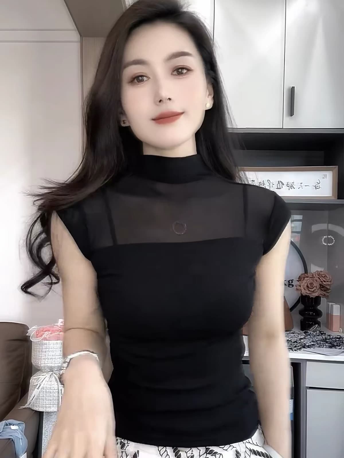 2026 여름 새로운 외국 가스 패션 디자인 센스 기본 셔츠 품격 반하이넥 망사 패치워크 작은 날다 소매 티셔츠 상세 이미지 4