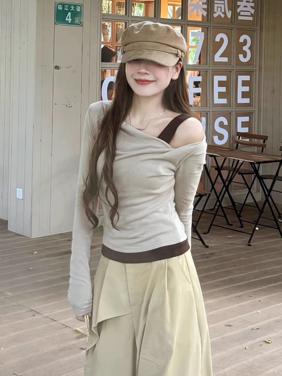 디자인 센스 비스듬한 칼라 오프숄더 페이크 레이어드 긴팔 티셔츠 여성 이른 가을 새로운 고유 한 아름다운 슬림해 보이는 기본 셔츠 맨위 이미지 2
