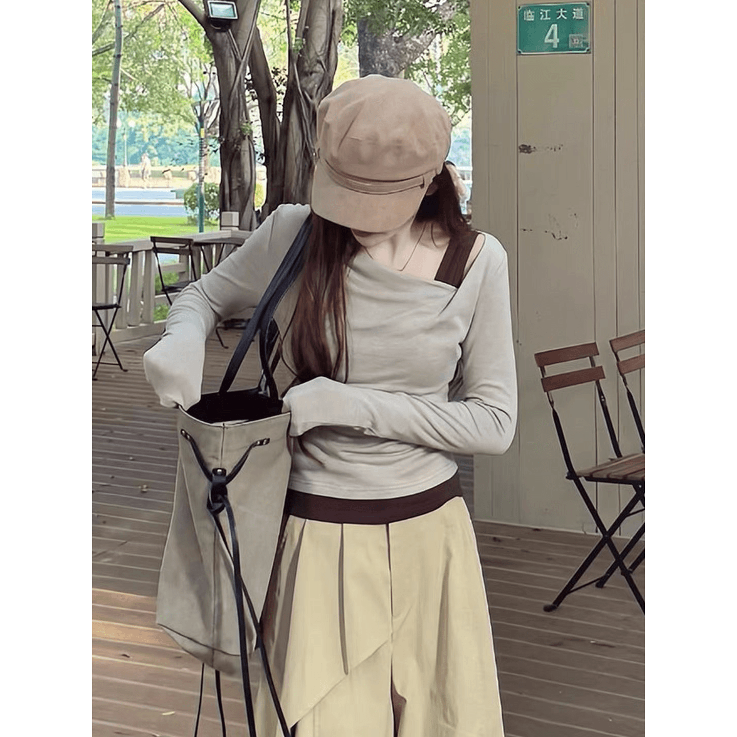 디자인 센스 비스듬한 칼라 오프숄더 페이크 레이어드 긴팔 티셔츠 여성 이른 가을 새로운 고유 한 아름다운 슬림해 보이는 기본 셔츠 맨위 이미지 5