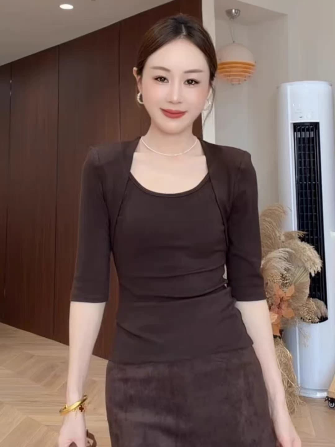 페이크 레이어드 어깨 스타일 u 칼라 5 점 소매 기본 셔츠 티셔츠 여성 2026 가을 몸매 가꾸기 미니멀리즘 바람 품격 맨위 트렌디 상세 이미지 2