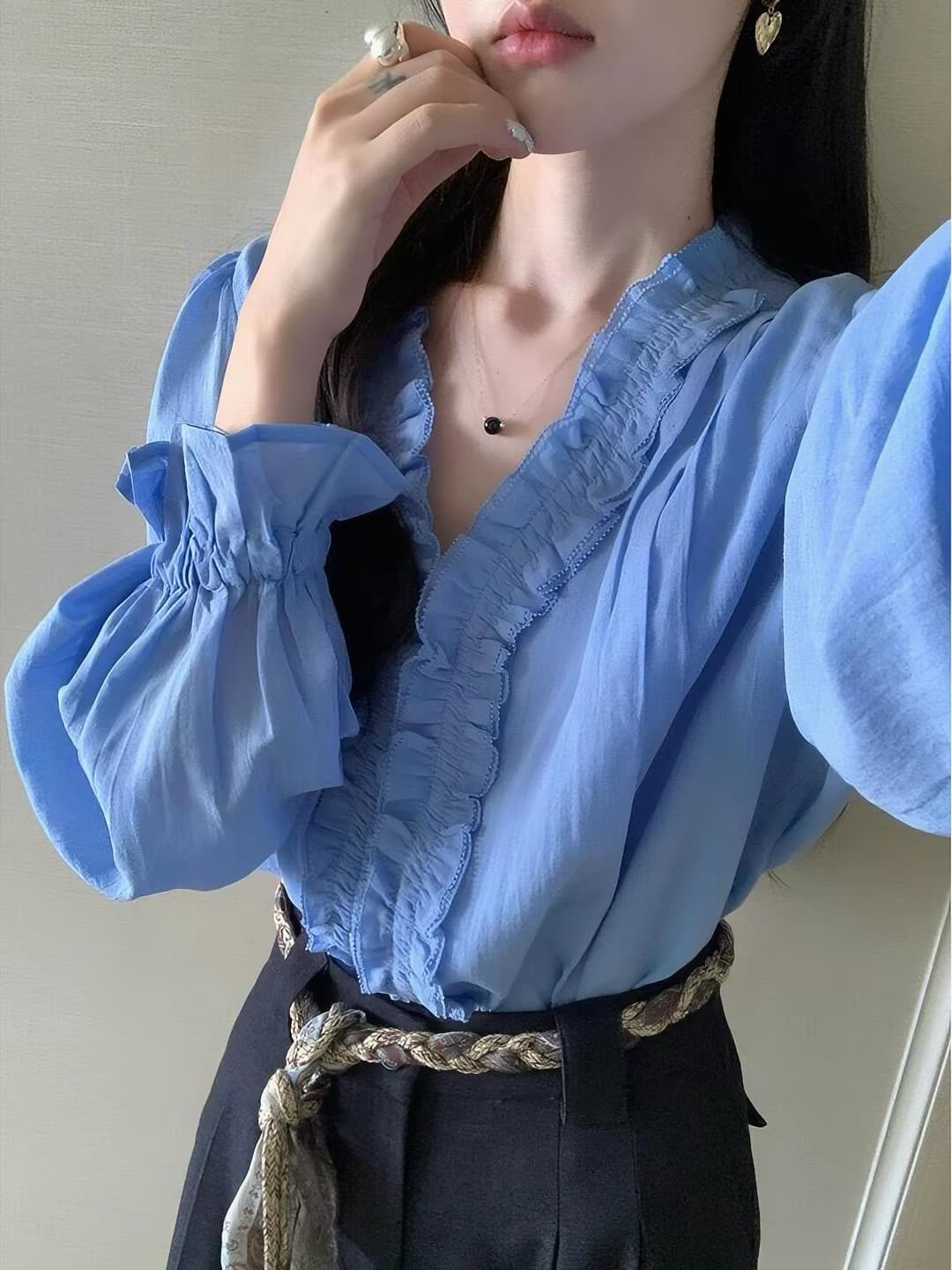 이른 가을 한 부서 분위기 센스 착용 가져 가라. 파란색 셔츠 그레이트 과소 평가 요리 한 얇고 가벼운 싱글 착용 고유 한 아름다운 아름다운 맨위