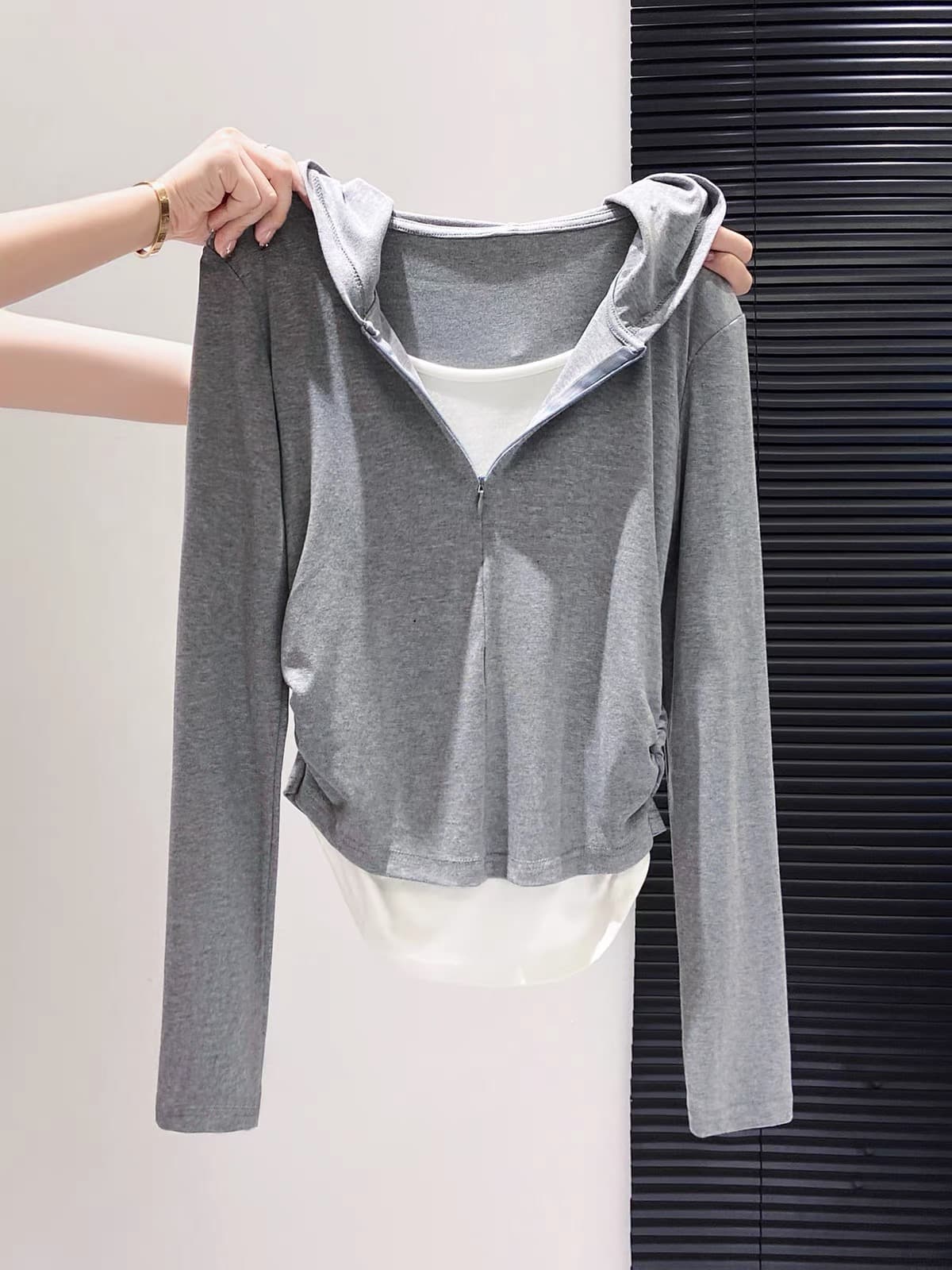 연령 감소 페이크 레이어드 chic 주름 모자 셔츠 여성 가을 아메리칸 레트로 핫걸 긴팔 맨위 외부 가져 가라. 캐주얼 티셔츠