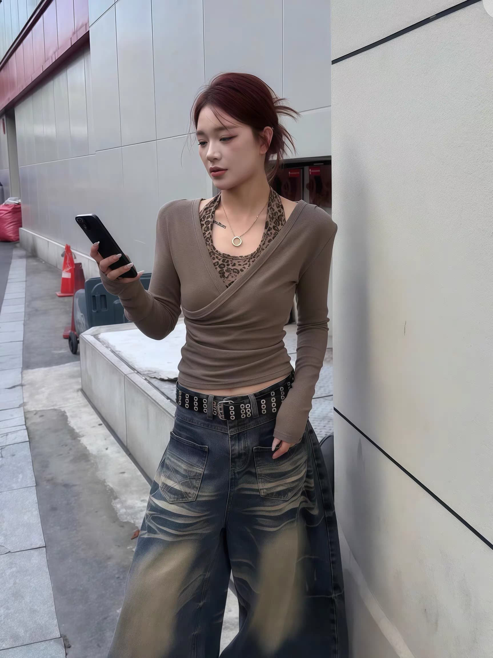 핫걸 바람 레오파드 무늬 페이크 레이어드 행침 목 V넥 긴팔 티셔츠 여성 조기 가을 주름 허리 수축 디스플레이 몸매 가꾸기 긴팔 여성