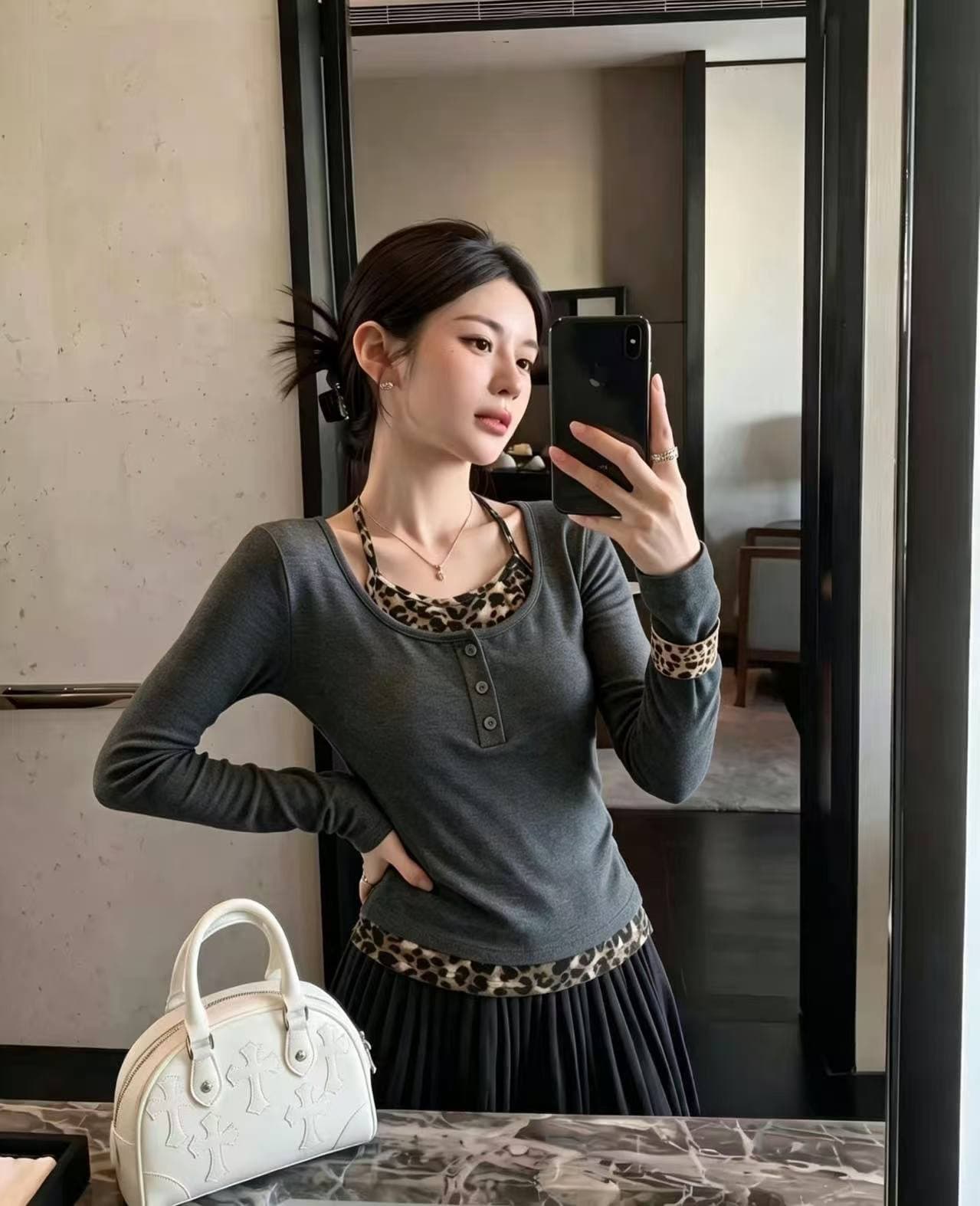 달콤한 핫걸 레오파드 무늬 패치워크 페이크 레이어드 긴팔 티셔츠 여성 행침 목 몸매 가꾸기 슬림해 보이는 기본 셔츠 맨위 이미지 4