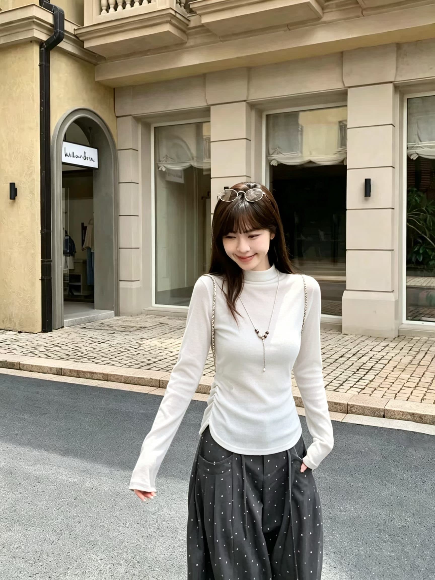 한 부서 품격 반하이넥 긍정적 인 어깨 긴팔 티셔츠 여성 2026 봄 새로운 주름 허리 수축 슬림해 보이는 만나는 맨위 이미지 2