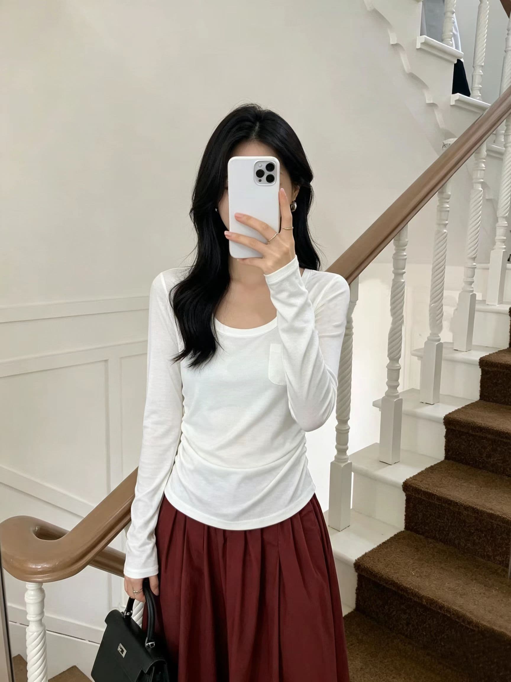 한 부서 뒤로 칼라 표준 u 칼라 긴팔 티셔츠 여성 2026 이른 가을 새로운 몸매 가꾸기 슬림해 보이는 다용도 품격 작은 대중 맨위 이미지 4