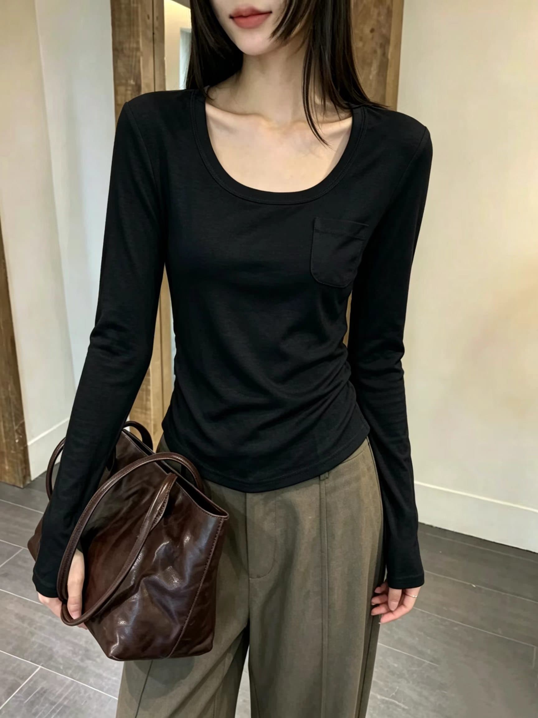 한 부서 뒤로 칼라 표준 u 칼라 긴팔 티셔츠 여성 2026 이른 가을 새로운 몸매 가꾸기 슬림해 보이는 다용도 품격 작은 대중 맨위 이미지 3