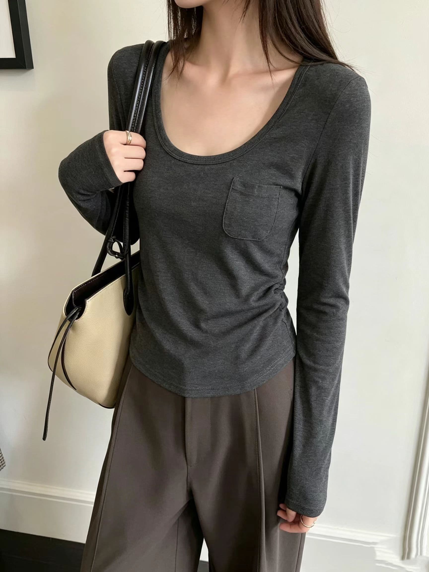 한 부서 뒤로 칼라 표준 u 칼라 긴팔 티셔츠 여성 2026 이른 가을 새로운 몸매 가꾸기 슬림해 보이는 다용도 품격 작은 대중 맨위 상세 이미지 5