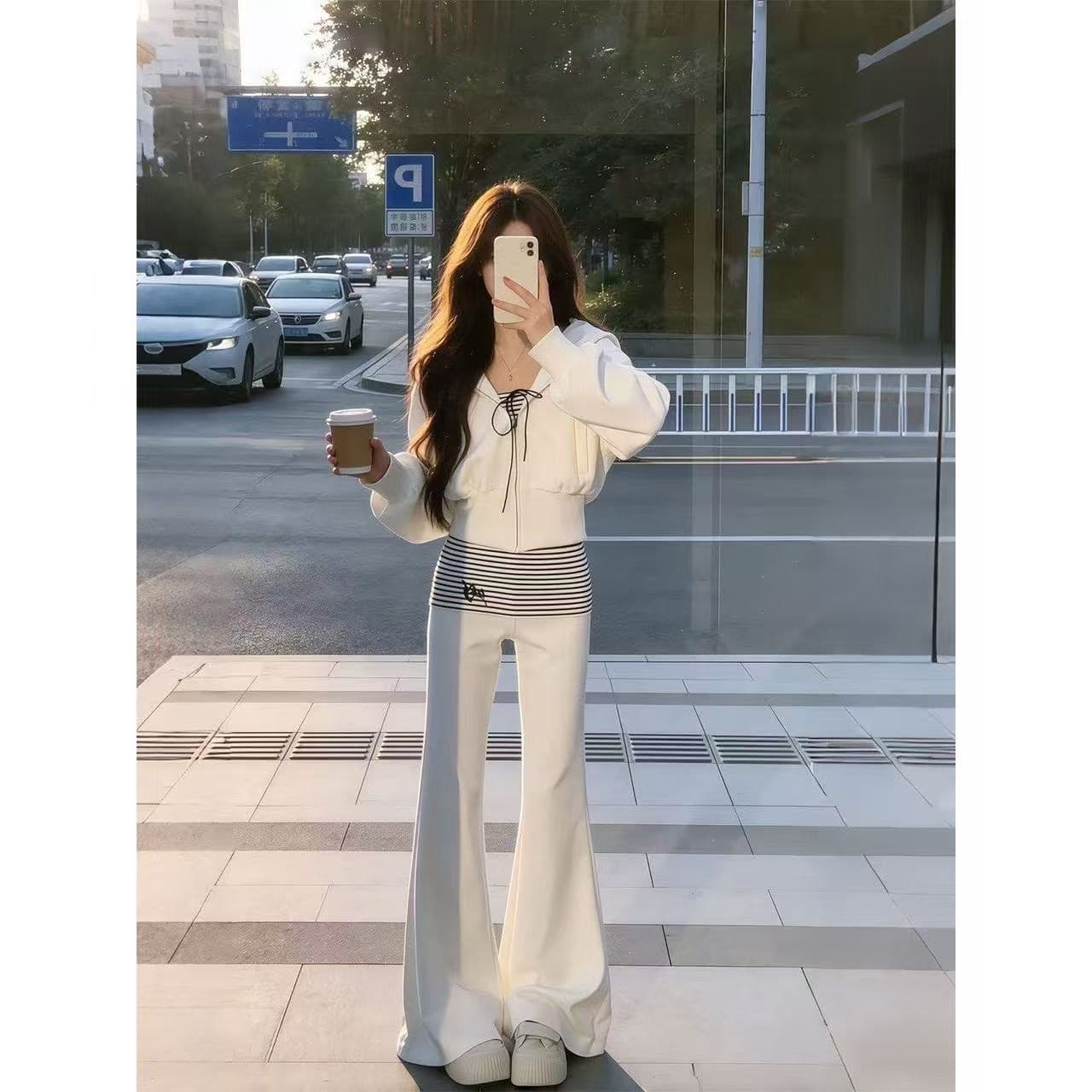 한 바람 여성 높음 슬림해 보이는 패션 세트 2026 봄 새로운 쇼트 스타일 외국어 튜브탑 배색 부츠컷 바지 3종 세트 상세 이미지 4
