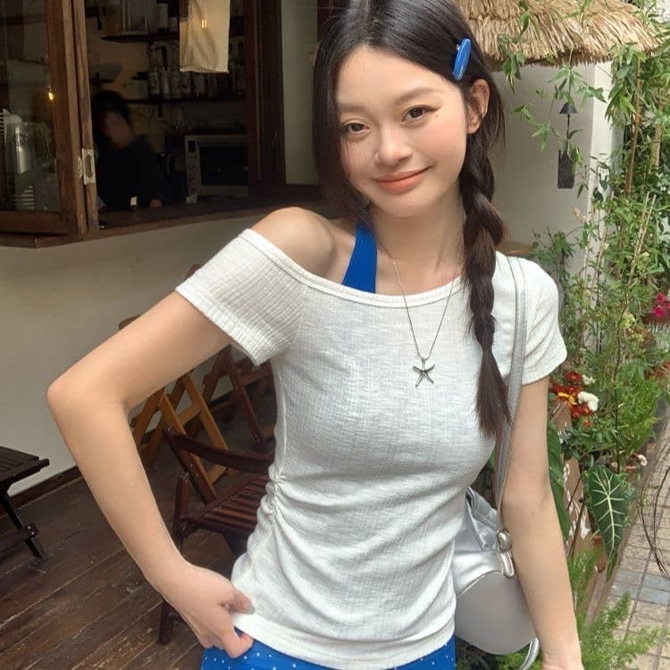 송 긍정적 인 En 화이트 비스듬한 어깨 반팔 티셔츠 여성 여름 한 부서 질감 센스 허리 수축 슬림해 보이는 몸매 가꾸기 오프숄더 맨위 트렌디 이미지 4