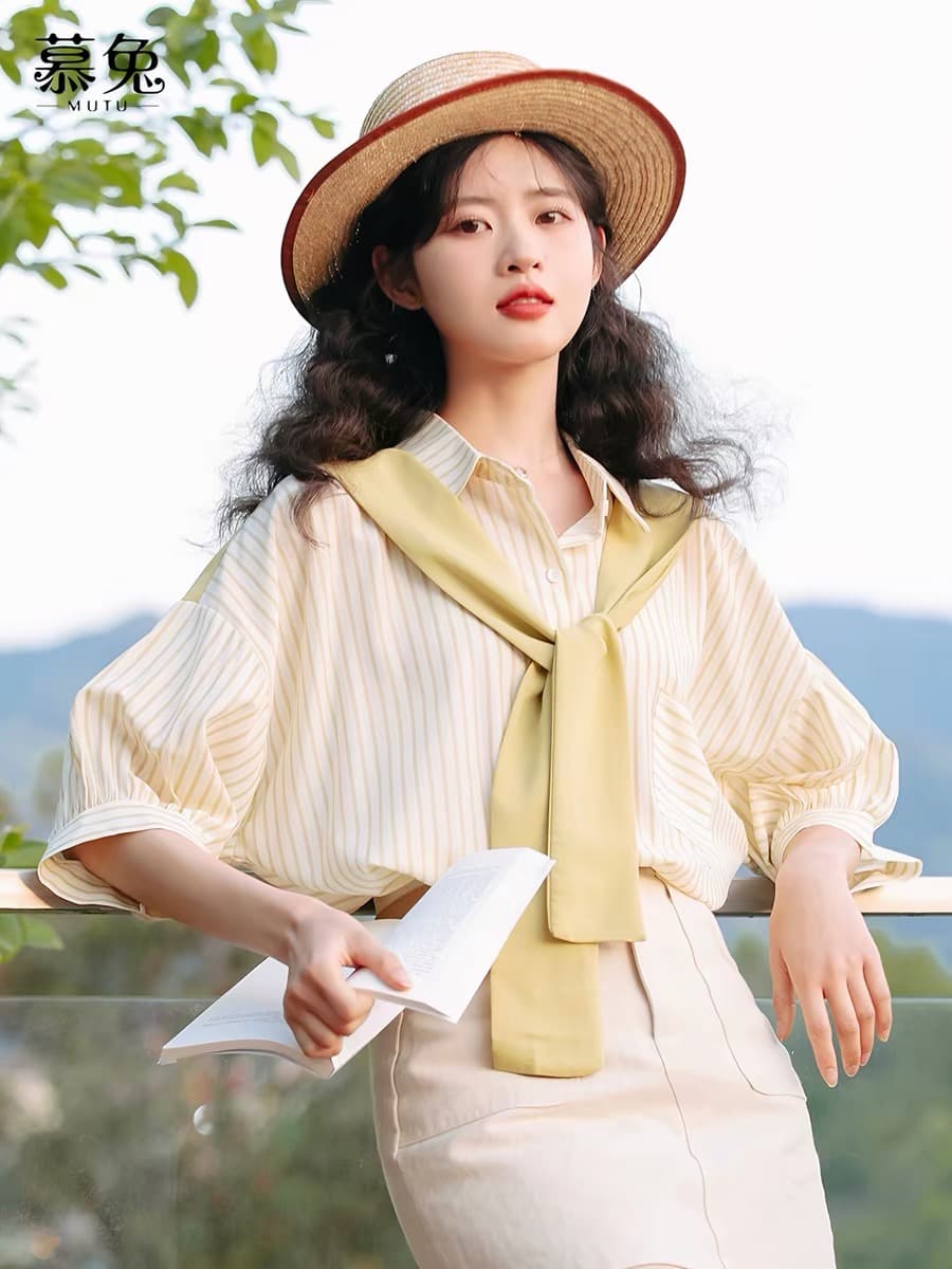 뮤 토끼 ins 항구 바람 스트라이프 페이크 레이어드 숄 여성 셔츠 2026 여름 새로운 디자인 센스 작은 대중 맨위 트렌디 이미지 2