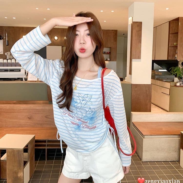 한 번 작은 짭짤한 한 부서 파란색 스트라이프 비스듬한 어깨 오프숄더 긴팔 티셔츠 여성 여름 새로운 얇은 스타일 자외선 차단 블라우스 맨위
