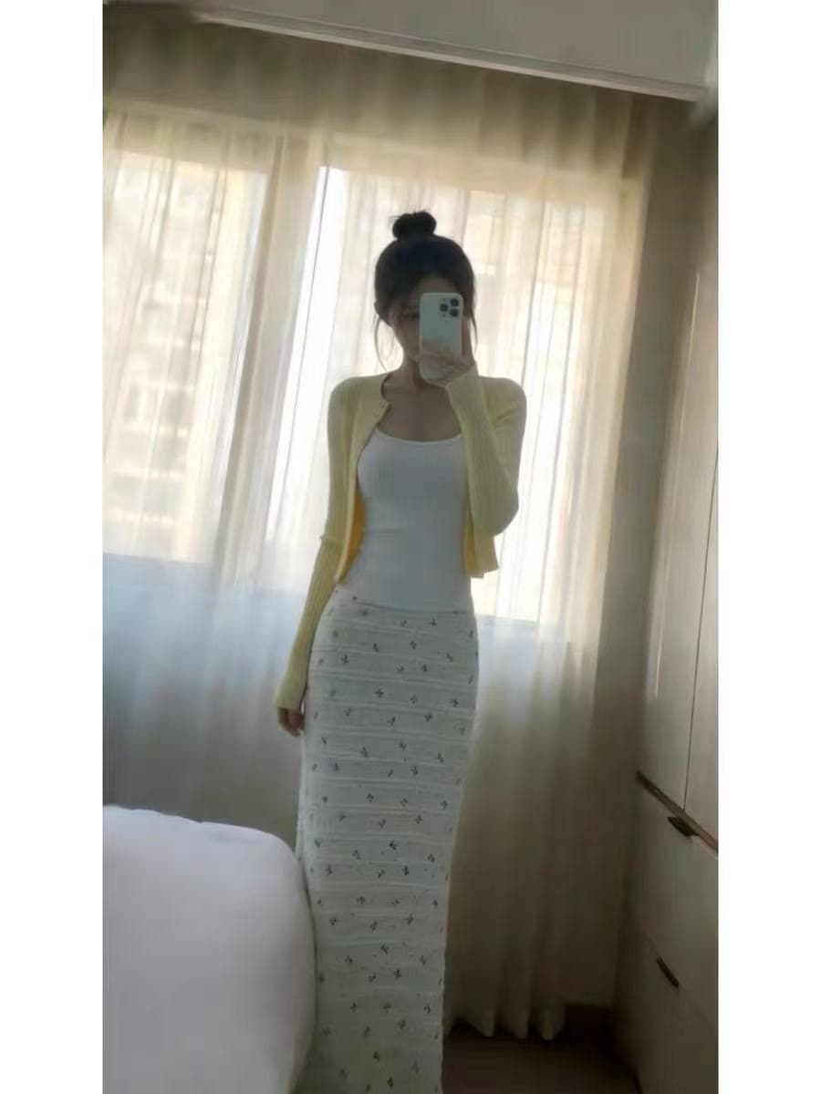 달콤한 도움말 불규칙 데님 반신 스커트 여성 여름 중간 길이 레트로 디자인 센스 작은 대중 검정색 하이웨이스트 A라인 스커트 상세 이미지 4