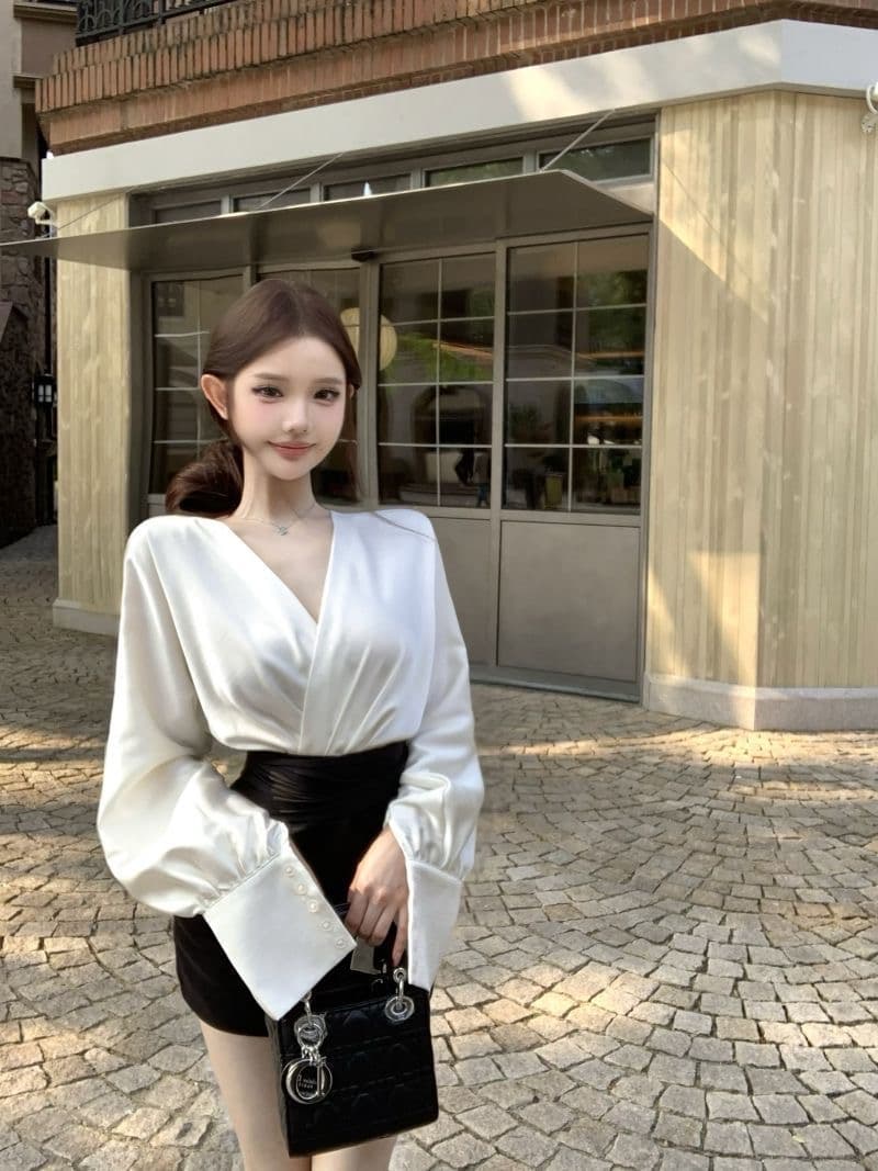 jayky yang 그는 벤 미스 배색 V넥 배트윙 소매 품격 셔츠 스트랩 허리 수축 긴팔 맨위 상세 이미지 1