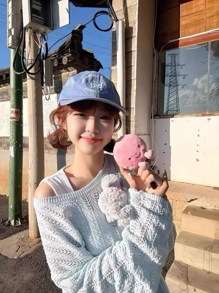 느긋한 바람 홀로우 아웃 니트 블라우스 여성 여름 2026 새로운 루즈핏 작은 대중 디자인 센스 찢어진 부분 자외선 차단 에어컨 셔츠 상세 이미지 3