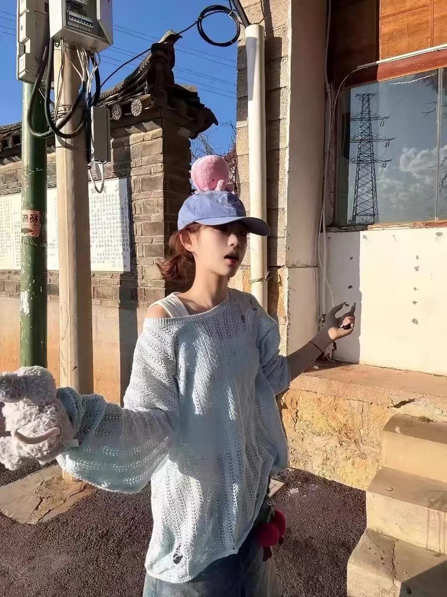 느긋한 바람 홀로우 아웃 니트 블라우스 여성 여름 2026 새로운 루즈핏 작은 대중 디자인 센스 찢어진 부분 자외선 차단 에어컨 셔츠 상세 이미지 4