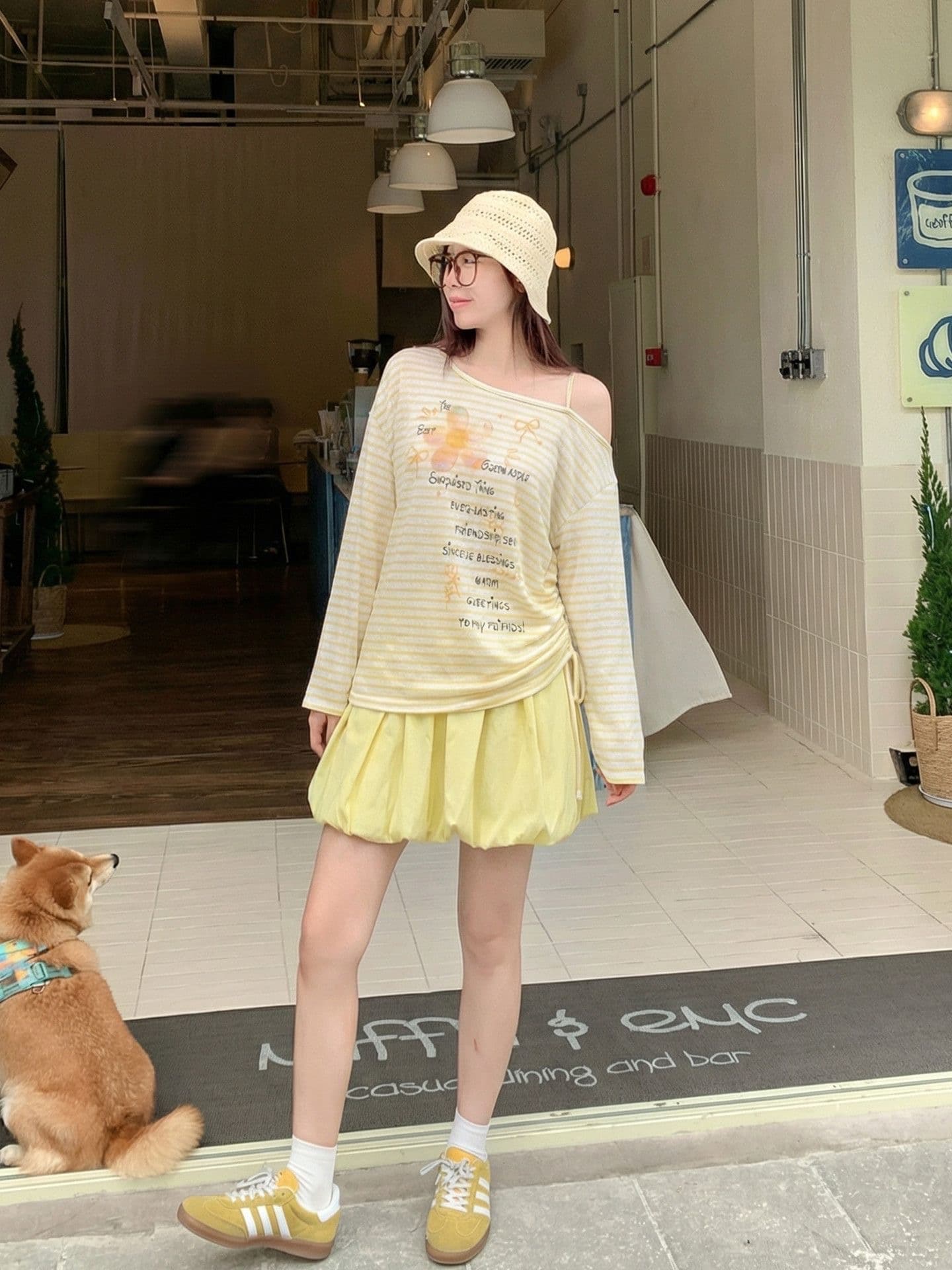 한 번 작은 짭짤한 한 부서 도파민 황색 스트라이프 티셔츠 여성 긴 소매 비스듬한 어깨 이른 봄 맨위 캐주얼 자외선 차단 블라우스 여름 이미지 4