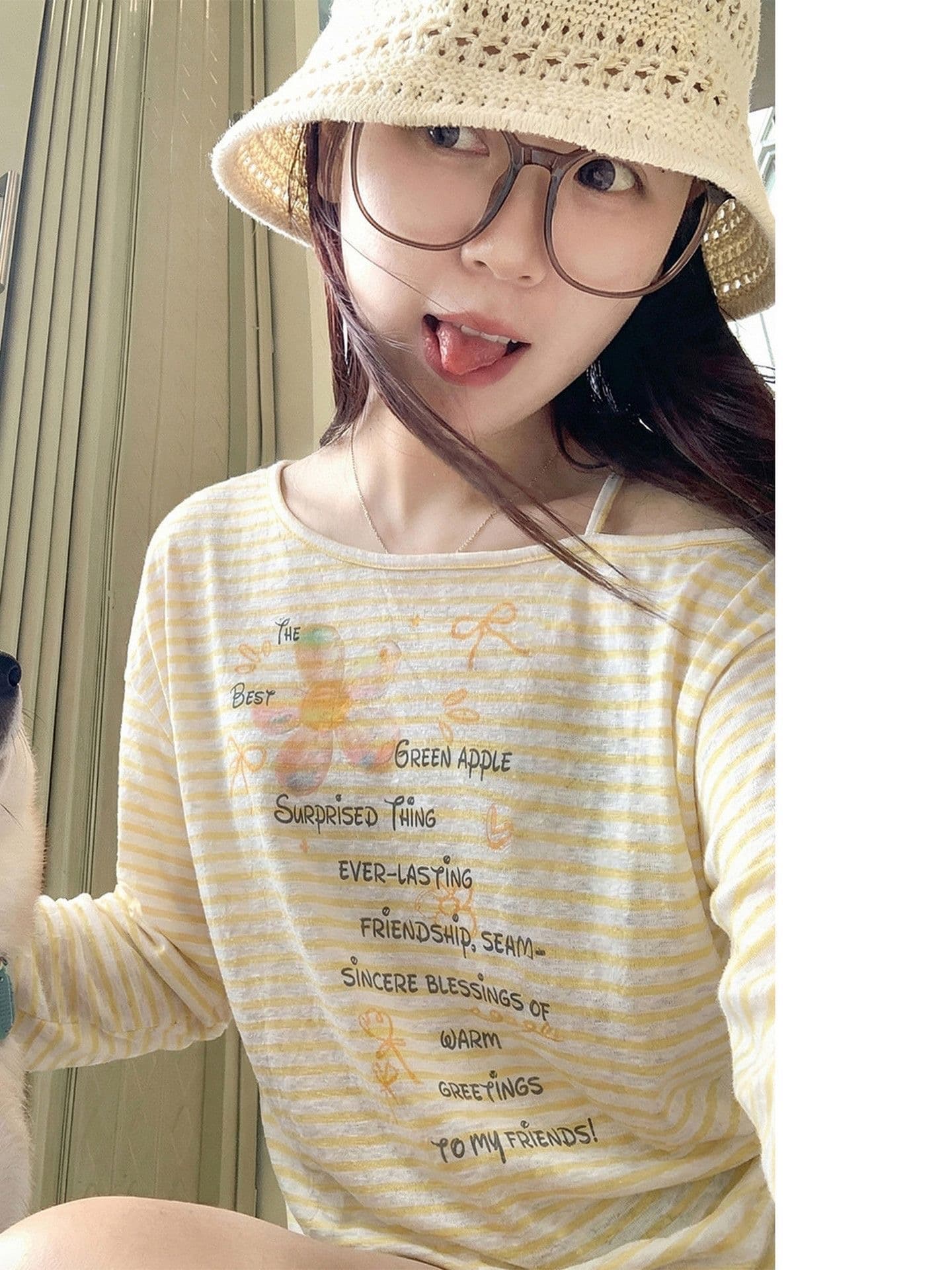 한 번 작은 짭짤한 한 부서 도파민 황색 스트라이프 티셔츠 여성 긴 소매 비스듬한 어깨 이른 봄 맨위 캐주얼 자외선 차단 블라우스 여름 상세 이미지 4