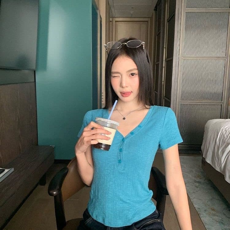 송 긍정적 인 En 레이크 블루 색상 V넥 긍정적 인 어깨 반팔 티셔츠 여성 여름 2026 몸매 가꾸기 슬림해 보이는 자이언트 잘 생긴 ~ 중 쇼트 스타일 맨위 상세 이미지 5