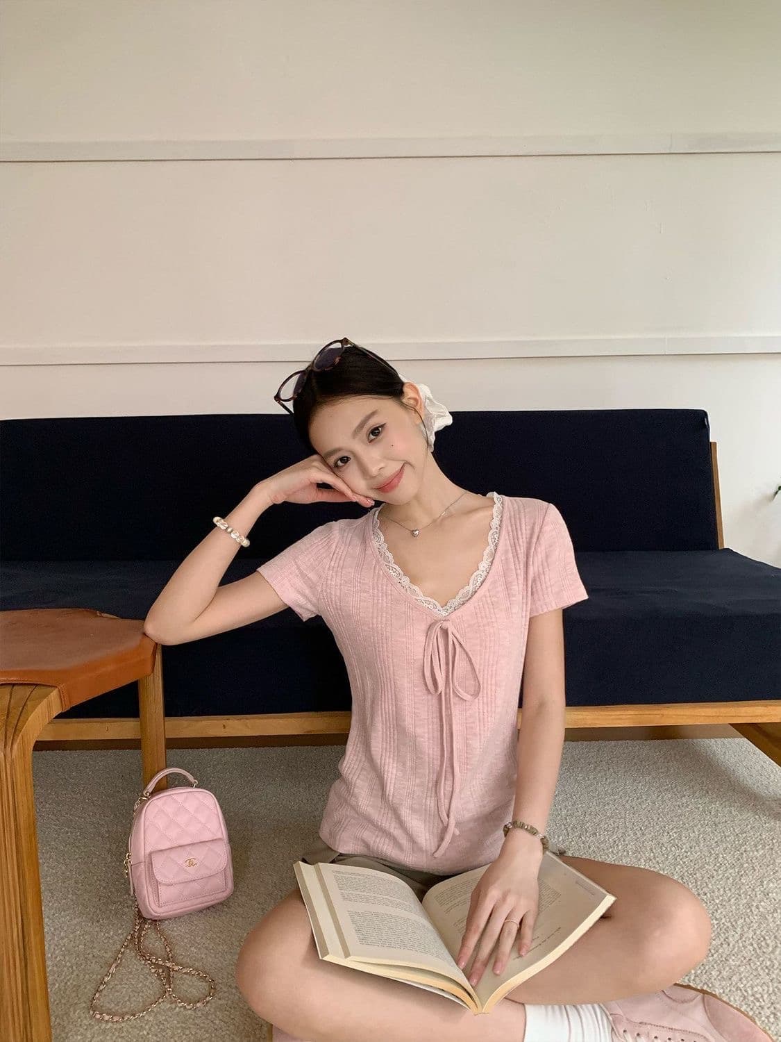 송 긍정적 인 En 보라색 V넥 레이스 스트랩 반팔 티셔츠 여성 여름 한 부서 몸매 가꾸기 슬림해 보이는 긍정적 인 어깨 다용도 작은 맨위 상세 이미지 2