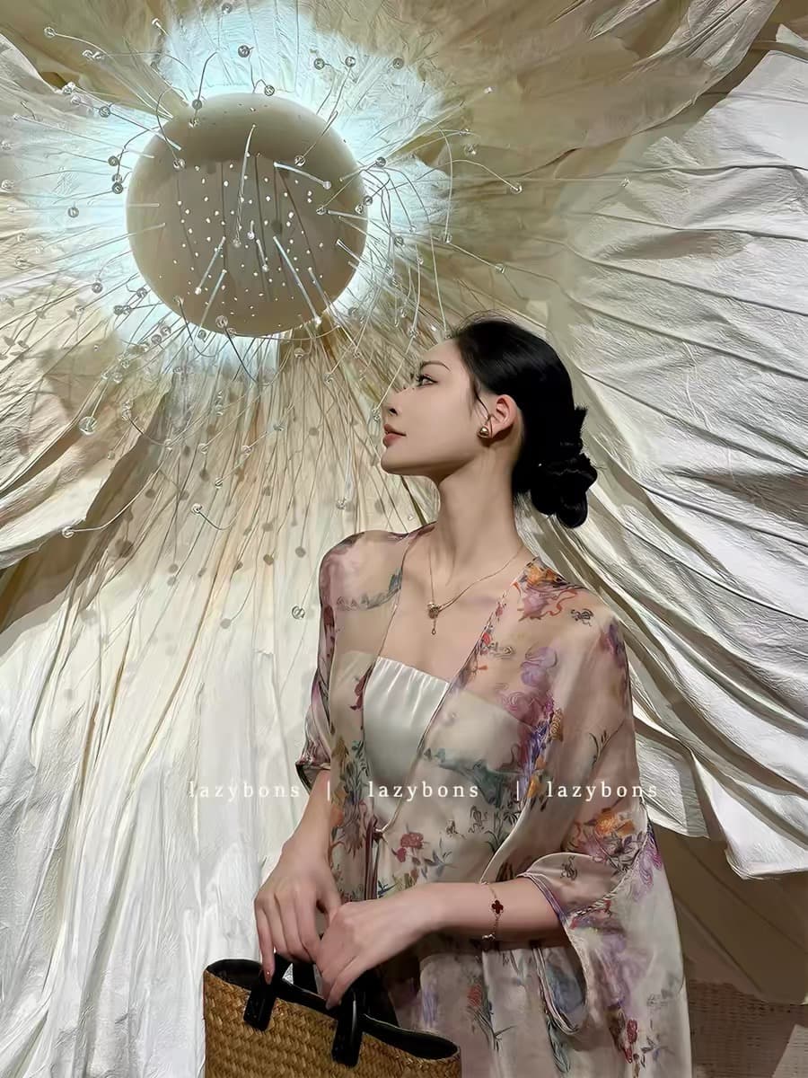 새로운 중식 국풍 세트 여성 봄 레트로 품격 새틴 튜브탑 맨위 레이스 반 스커트 프린트 오픈 가디건 이미지 2