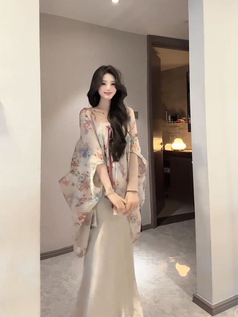 새로운 중식 국풍 세트 여성 봄 레트로 품격 새틴 튜브탑 맨위 레이스 반 스커트 프린트 오픈 가디건 상세 이미지 5
