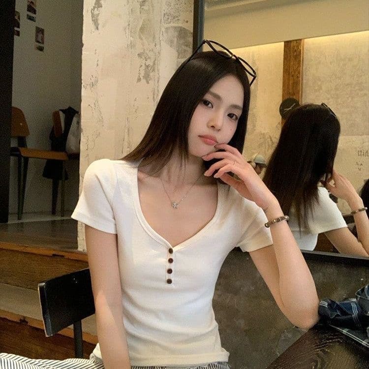 송 긍정적 인 En V넥 화이트 긍정적 인 어깨 반팔 티셔츠 여성 여름 2026 쇼트 스타일 핫걸 한 부서 다용도 몸매 가꾸기 작은 맨위 상세 이미지 4