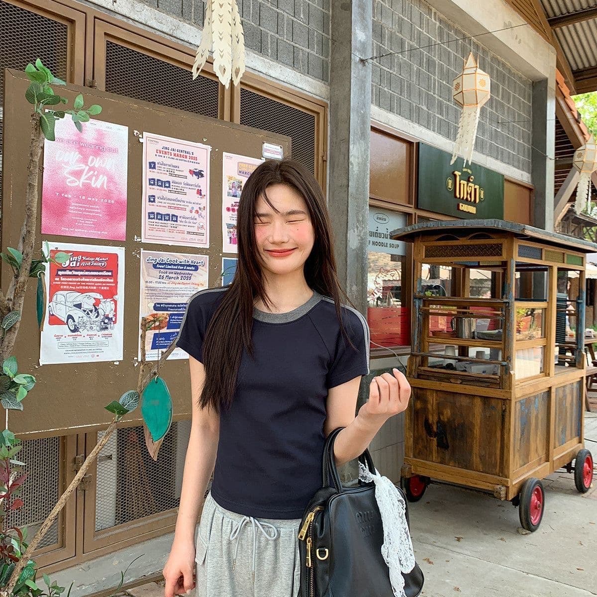 송 긍정적 인 En 화이트 불규칙 비스듬한 어깨 반팔 티셔츠 여성 여름 새로운 몸매 가꾸기 슬림해 보이는 디자인 센스 오프숄더 맨위 상세 이미지 7