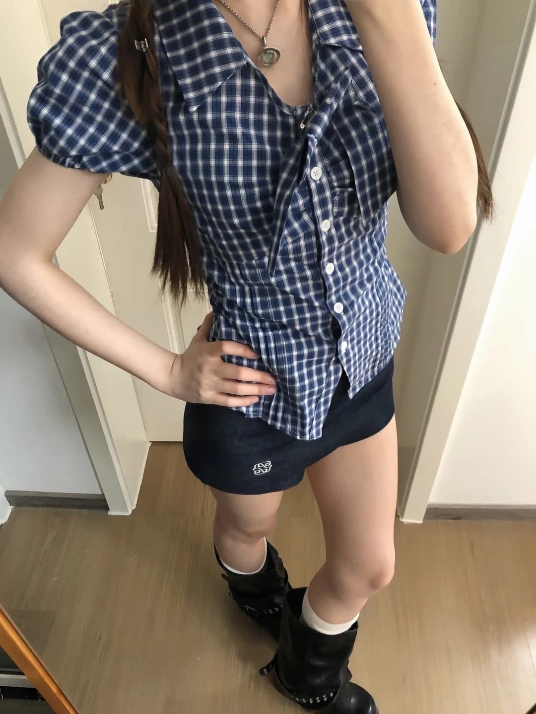 한 부서 레트로 체크무늬 나비 매듭 반팔 셔츠 거품 소매 작은 셔츠 여성 2026 새로운 몸매 가꾸기 고대 조기 센스 셔츠 상세 이미지 4