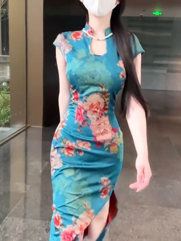 샤오 양 홈 연기 블루 핀치 깃털 열린 봄 새로운 슬림해 보이는 디자인 표지 고기 허리 수축 백리스 측면 트임 슛 쇼네 조각