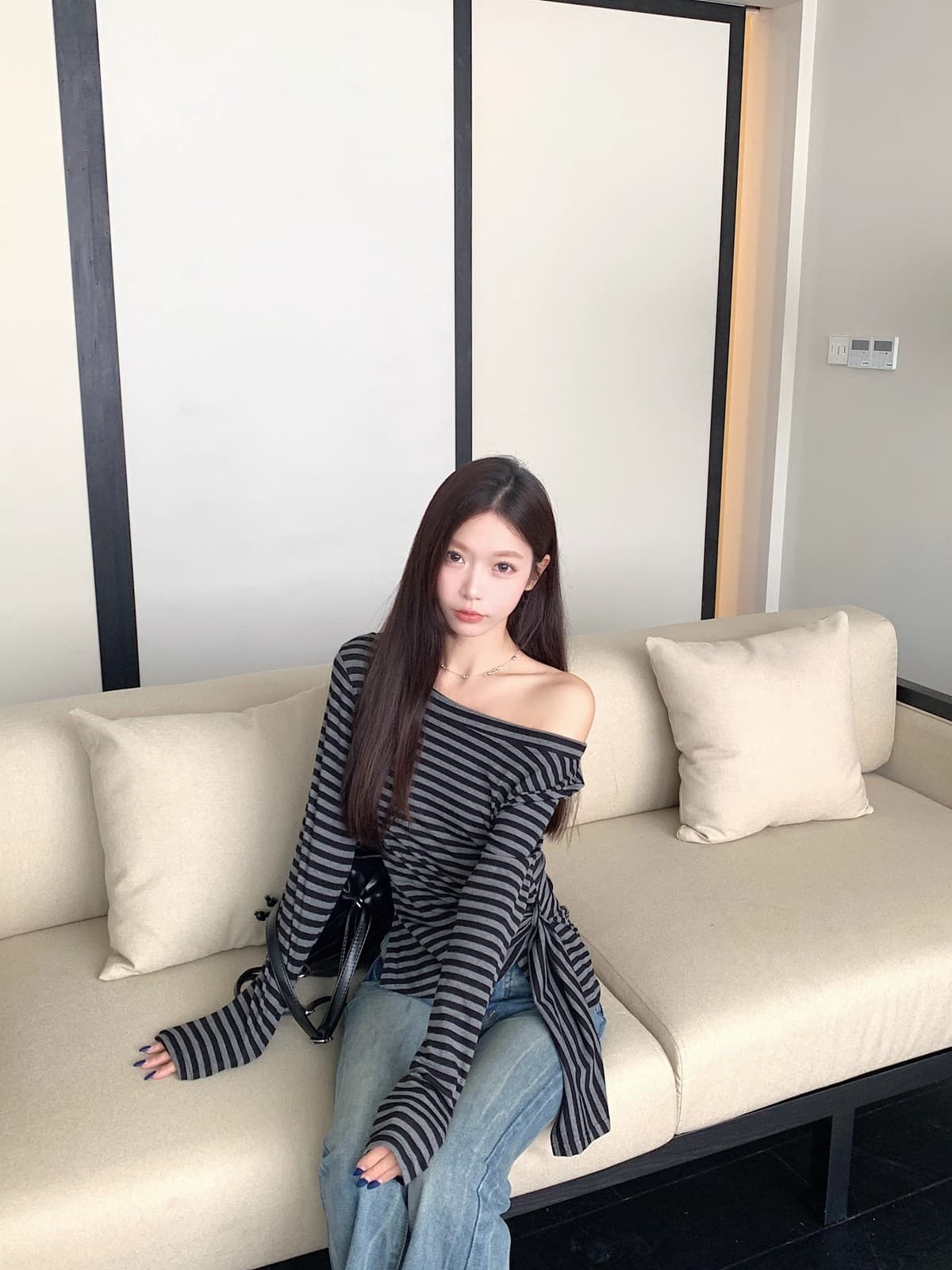 레트로 비스듬한 어깨 스트라이프 티셔츠 여성 2026 봄 가을 새로운 디자인 센스 허리 수축 슬림해 보이는 캐주얼 오프숄더 맨위 트렌디 상세 이미지 7