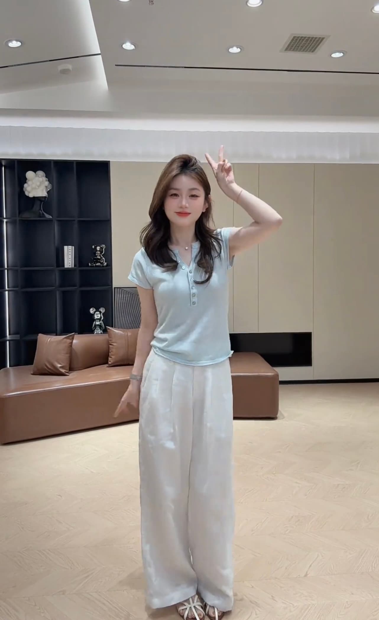 콩 추천 302 봄 미니멀리즘 몸매 가꾸기 슬림해 보이는 싱글 줄 버튼 반팔 맨위 단색 화이트 바지 상세 이미지 3