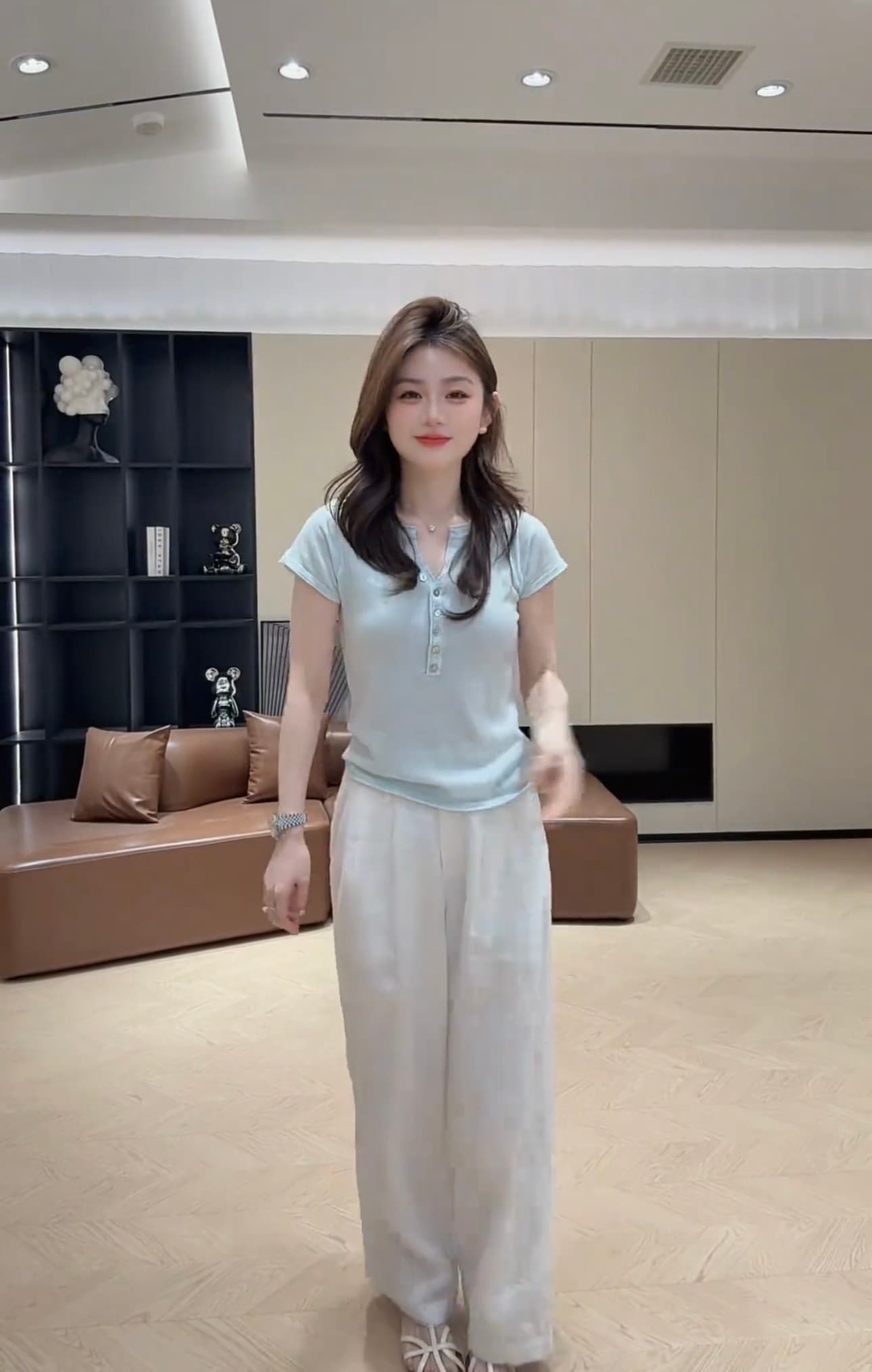 콩 추천 302 봄 미니멀리즘 몸매 가꾸기 슬림해 보이는 싱글 줄 버튼 반팔 맨위 단색 화이트 바지 상세 이미지 4