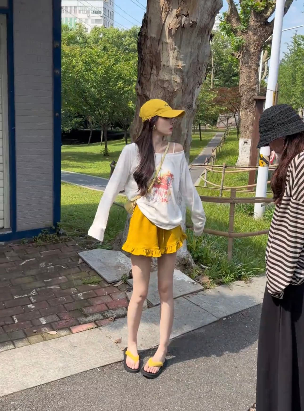 샤오 크릭 의류 여름 새로운 느긋한 바람 태양 보호 셔츠 캐주얼 프린트 오프숄더 루즈핏 티셔츠 2316 바지 이미지 5