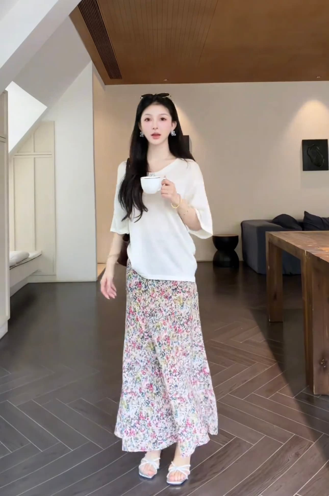 yy ・ studio 2026 여름 단색 루즈핏 느긋한 센스 비스듬한 진자 반팔 t 셔츠 yy-6 치마 상세 이미지 4