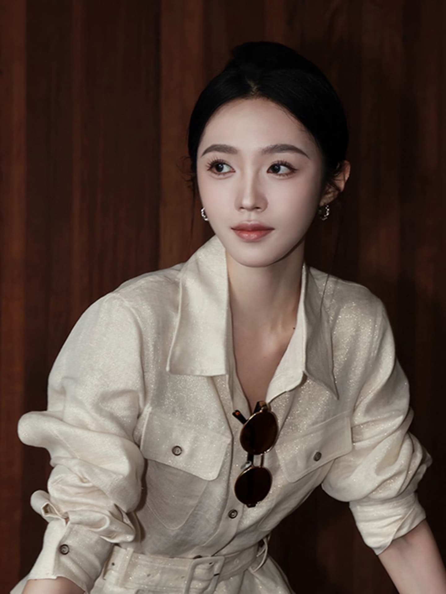 한 부서 chic 살구 색상 허리 수축 스트랩 긴팔 여성 셔츠 2026 년 봄 새로운 외국 가스 연령 감소 출퇴근 맨위 이미지 4