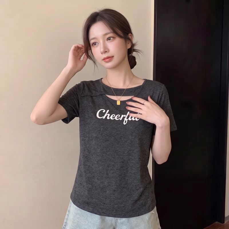 실사 빅 사이즈 지방 mm 여름 새로운 디자인 센스 홀로우 아웃 칼라 알파벳 프린트 반팔 긍정적 인 어깨 의류 티셔츠 이미지 2