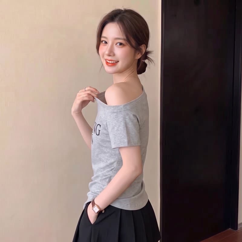 실사 빅 사이즈 지방 mm 여름 새로운 심장 기계 비스듬한 칼라 오프숄더 알파벳 프린트 불규칙 밑단 반팔 티셔츠 상세 이미지 5