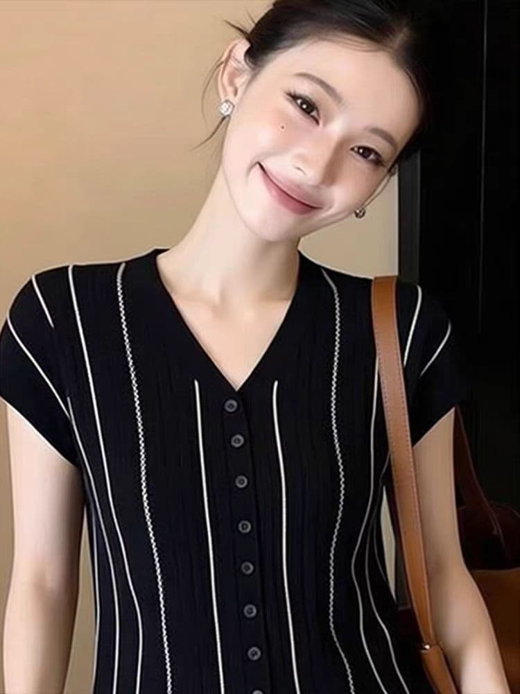 V넥 레트로 디자인 센스 반팔 니트 오픈 가디건 여성 여름 2026 년 새로운 슈퍼 잘 생긴 연령 감소 맨위 얼음 실크 이미지 4