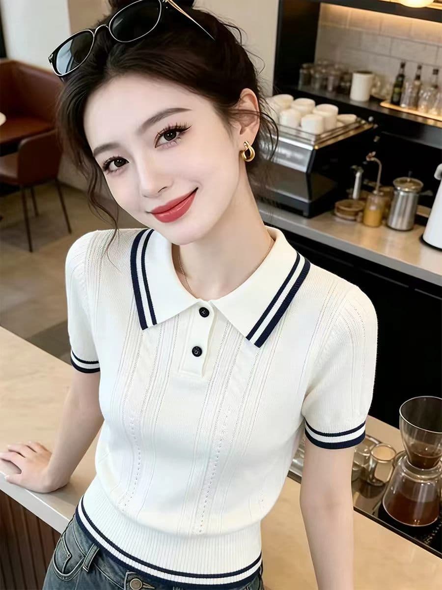 2026 초여름 새로운 학원 스타일 배색 폴로 칼라 반팔 니트 티셔츠 몸매 가꾸기 슬림해 보이는 디자인 센스 여성 의류 맨위 이미지 2