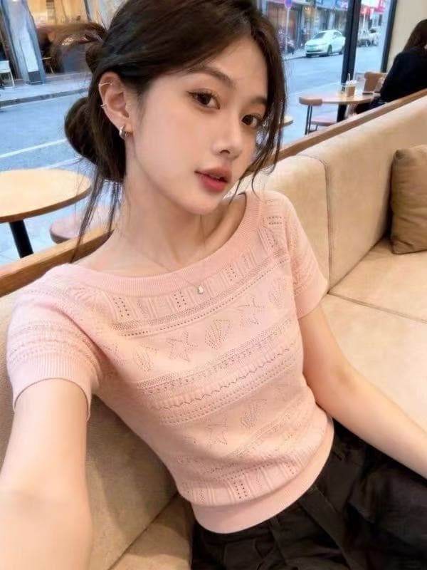 회색 불규칙 비스듬한 어깨 홀로우 아웃 니트 반팔 티셔츠 여성 여름 몸매 가꾸기 오프숄더 고유 한 아름다운 초여름 맨위 상세 이미지 2