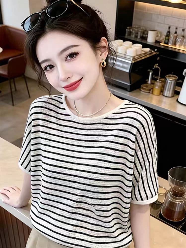 느긋한 바람 미니멀리즘 외국 가스 패션 디자인 센스 풀오버 슬림해 보이는 스트라이프 라운드 넥 반팔 니트 스웨터 여성 의류 맨위 트렌디 상세 이미지 2