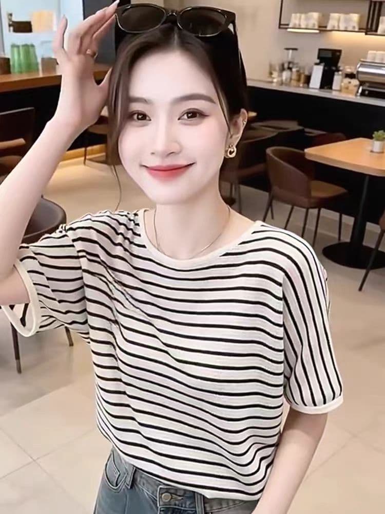 느긋한 바람 미니멀리즘 외국 가스 패션 디자인 센스 풀오버 슬림해 보이는 스트라이프 라운드 넥 반팔 니트 스웨터 여성 의류 맨위 트렌디 상세 이미지 3